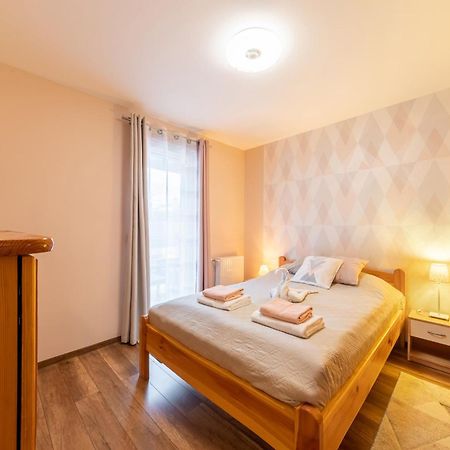 Center Budget Apartment Inside Free Parking Self Check-In Free Streaming Ac Balcony Budapest Exteriör bild