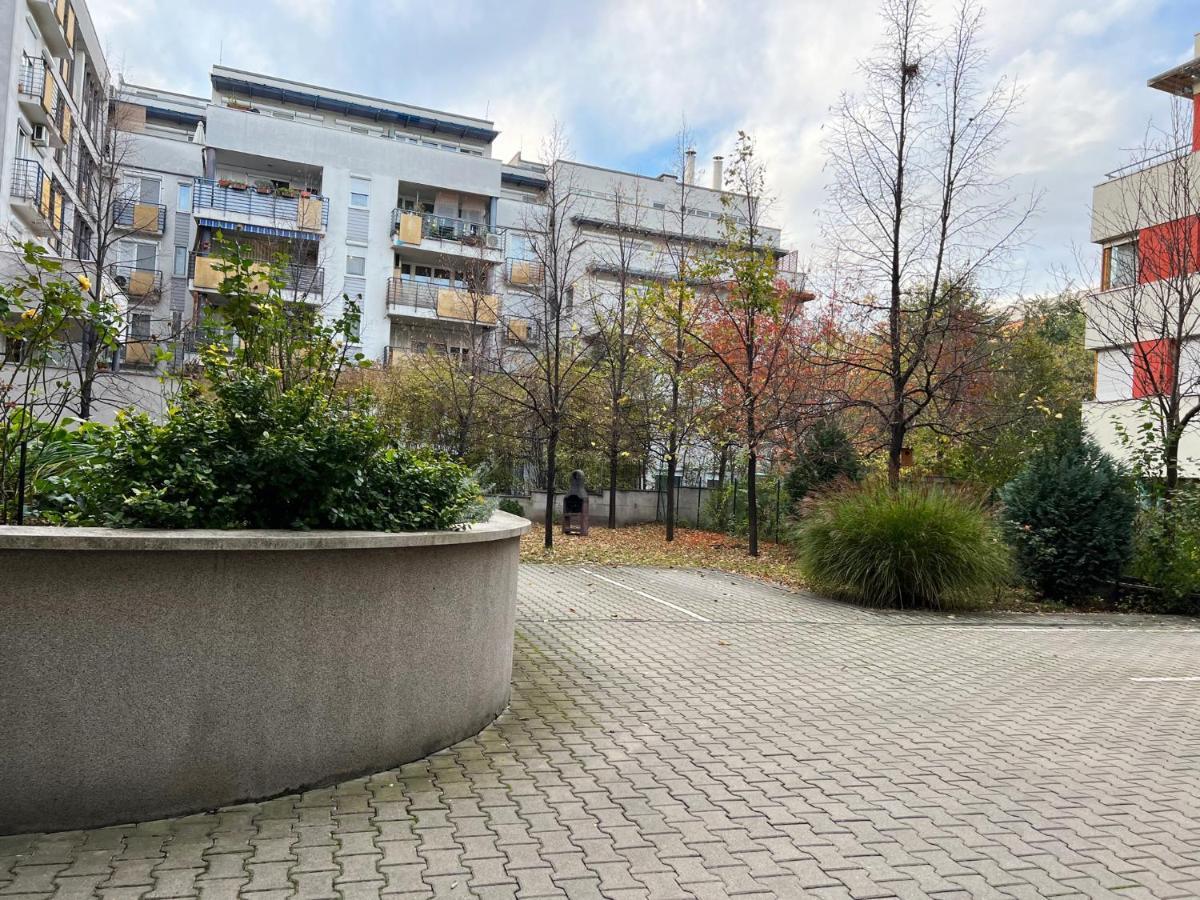 Center Budget Apartment Inside Free Parking Self Check-In Free Streaming Ac Balcony Budapest Exteriör bild