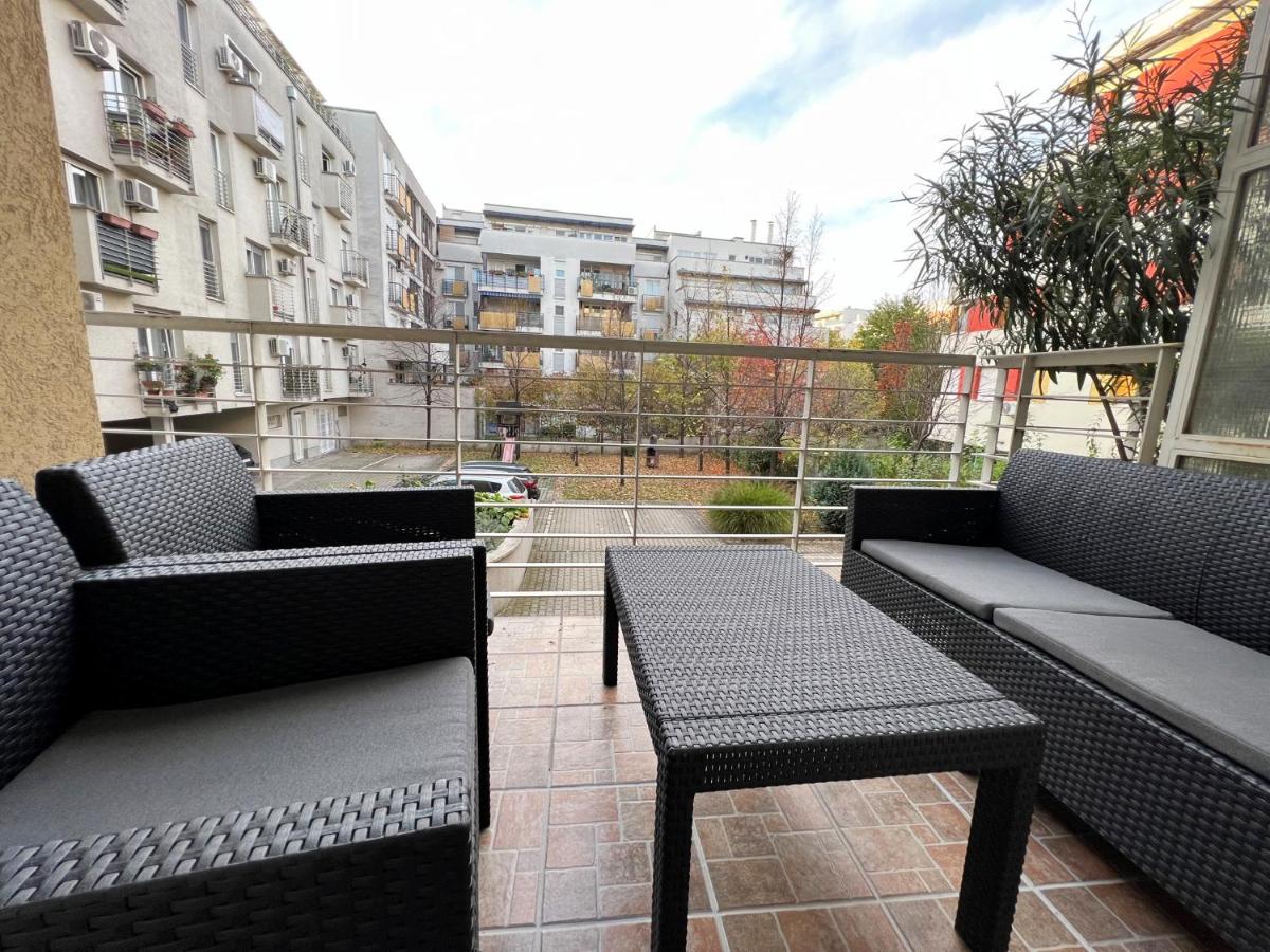 Center Budget Apartment Inside Free Parking Self Check-In Free Streaming Ac Balcony Budapest Exteriör bild