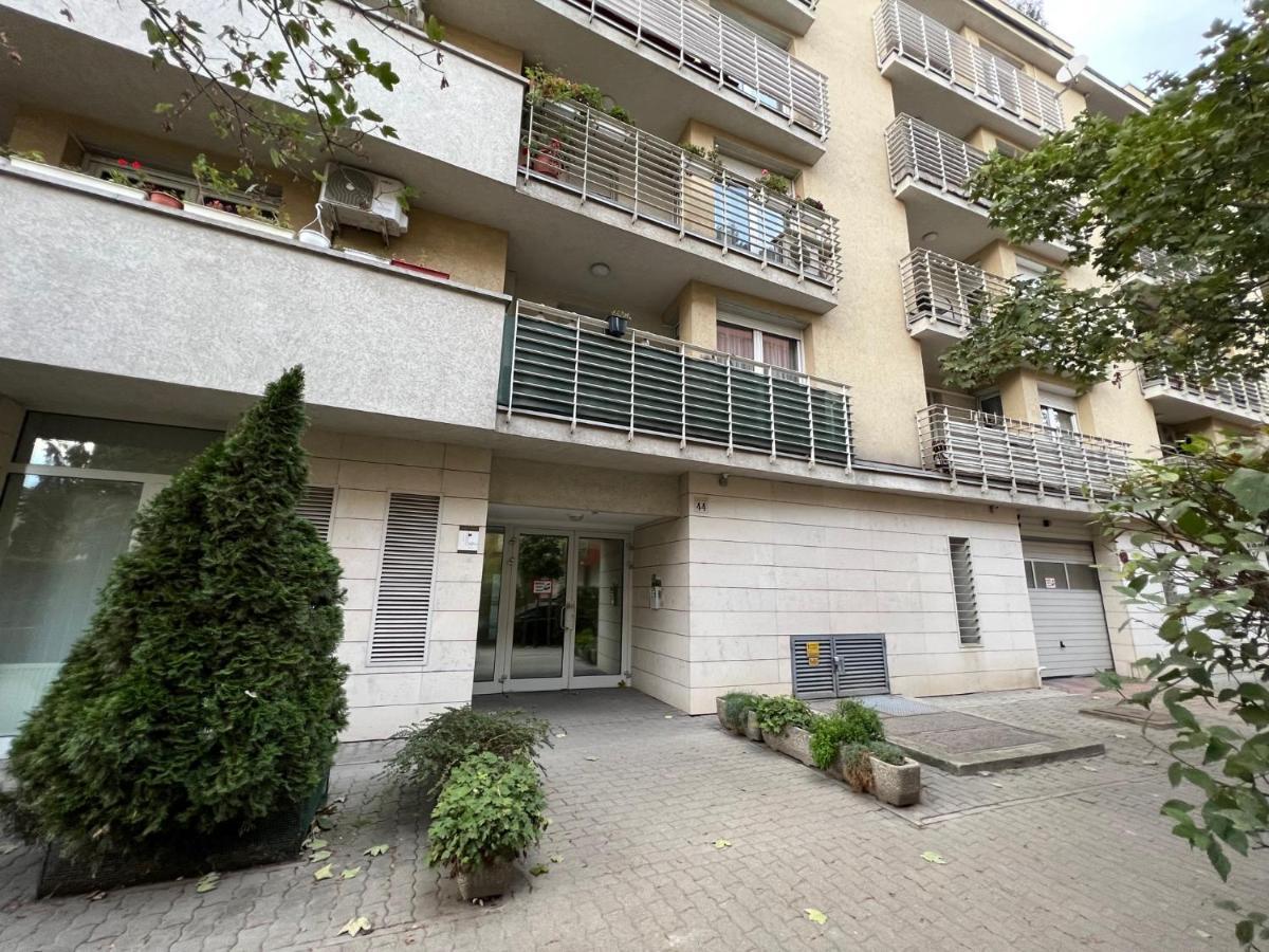 Center Budget Apartment Inside Free Parking Self Check-In Free Streaming Ac Balcony Budapest Exteriör bild