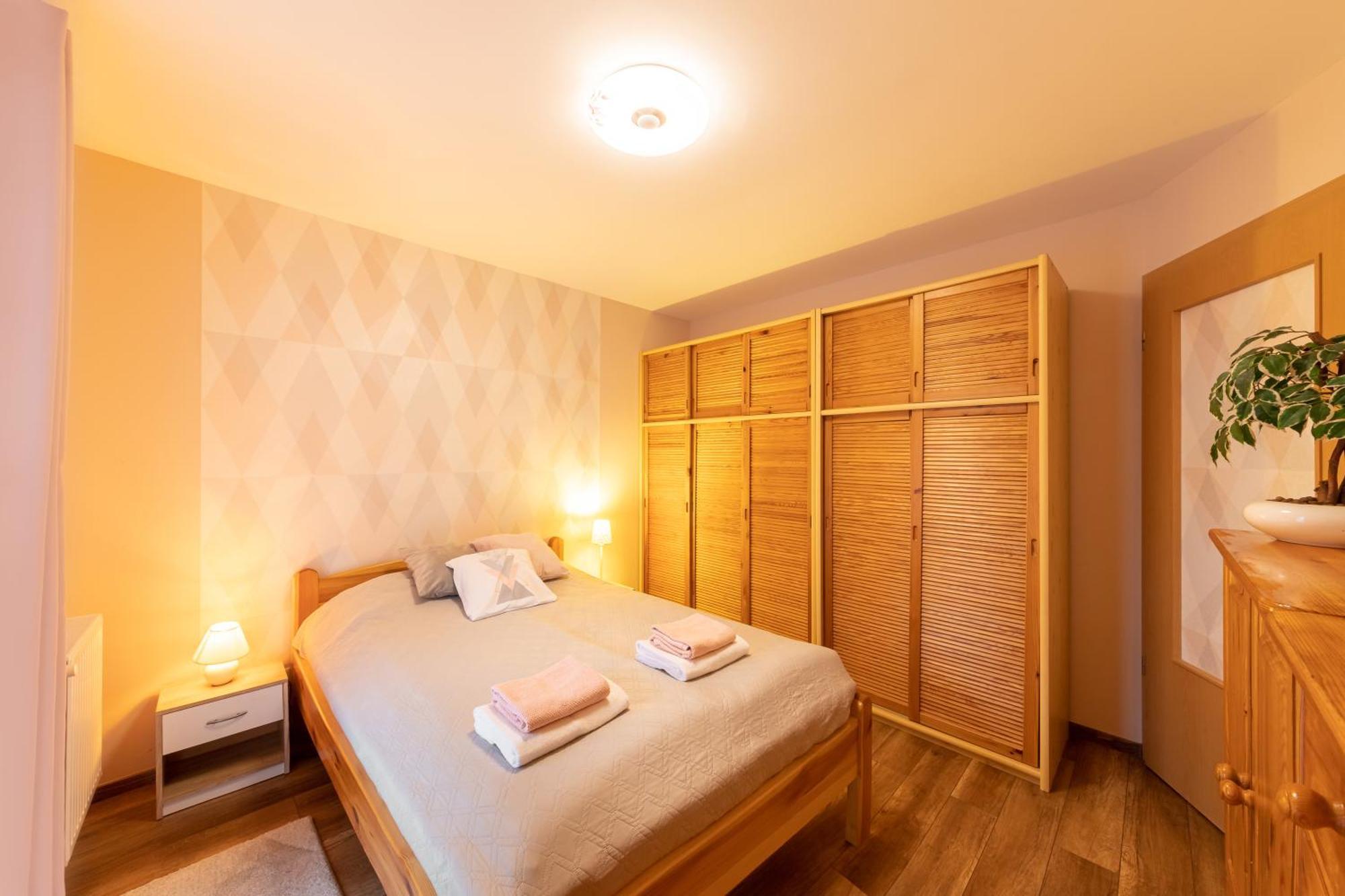 Center Budget Apartment Inside Free Parking Self Check-In Free Streaming Ac Balcony Budapest Exteriör bild