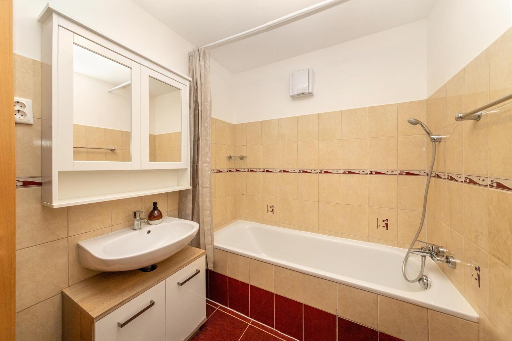 Center Budget Apartment Inside Free Parking Self Check-In Free Streaming Ac Balcony Budapest Exteriör bild